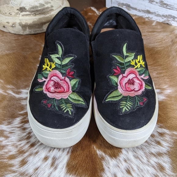 Steve Madden Shoes - Steve Madden Garden Floral Embroidery Sneakers